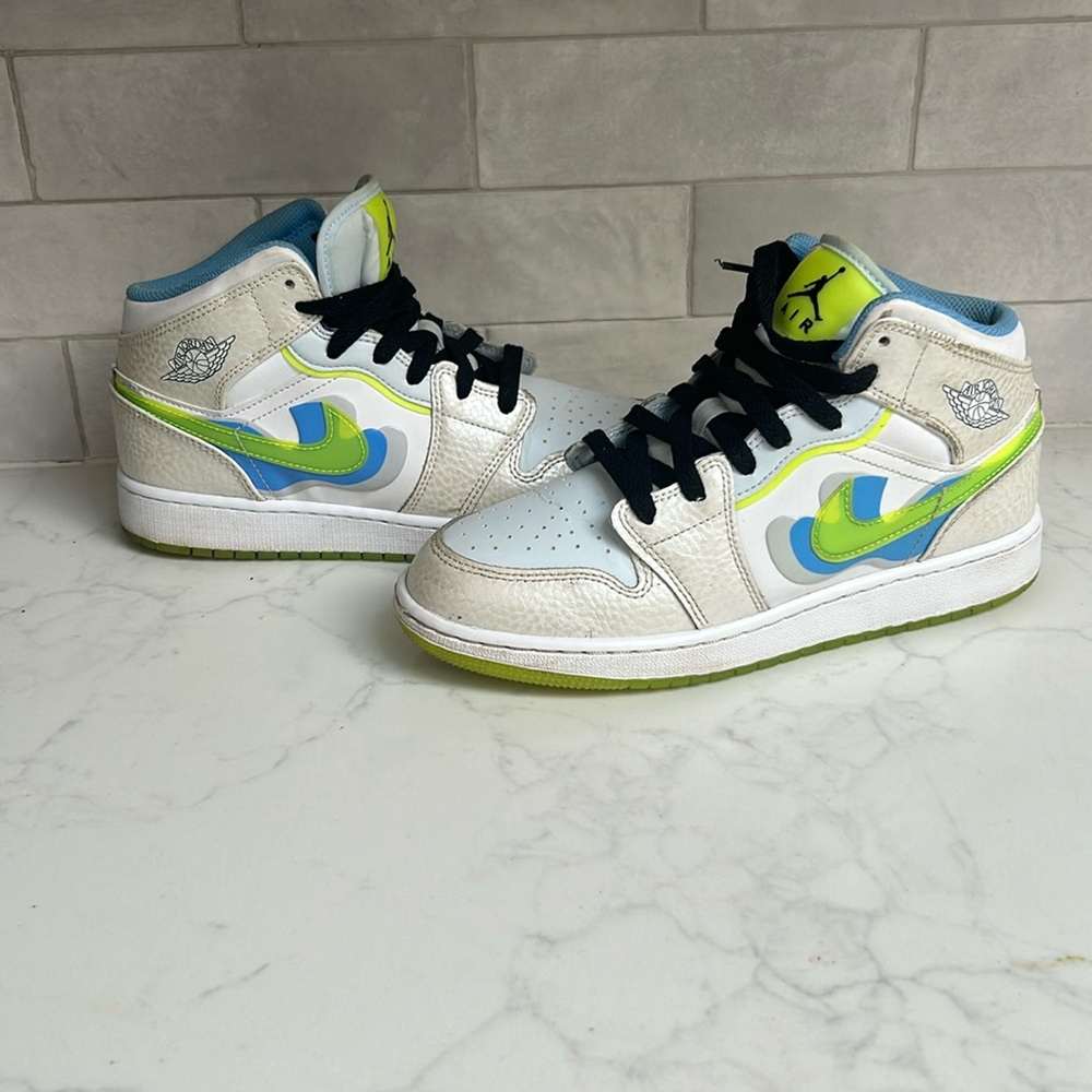 PS Air Jordan 1 Mid SE - 'Platinum Tint/Volt'
